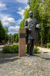 Памятник Александру Григорьевичу Лопатину в Смоленске, Россия - gumbao