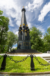 Памятник защитникам Смоленска 4-5 августа 1812 года является одной из достопримечательностей Смоленска, увековечивающей память о Смоленской битве 1812 года в России - gumbao