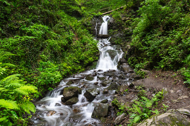 Вид на ручей в Кавказских горах - gumbao