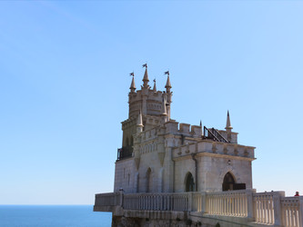 Замок Ласточкино гнездо на берегу Черного моря в Крыму - AkihiroF