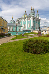 Строительство Успенского собора в Смоленске, Россия. Православный храм - gumbao