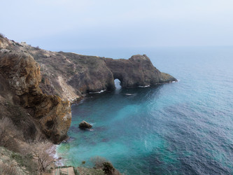 Скальный грот Дианы на фоне бирюзового моря, Крым - AkihiroF