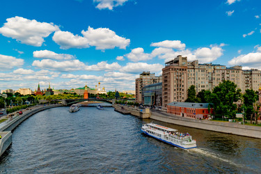 Знаменитый Дом на набережной. ул.Серафимовича,д.2. Москва. Вид с Патриаршего моста - IgorRozhkov