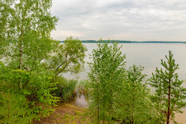 Пляж на берегу Истринского водохранилища - IgorRozhkov