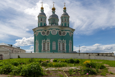 Строительство Успенского собора в Смоленске, Россия. Православный храм - gumbao
