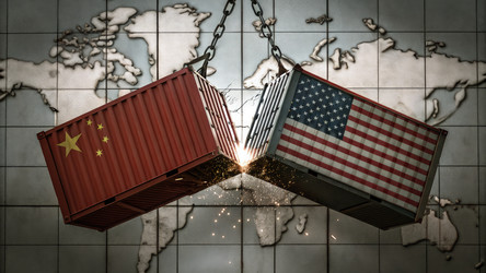 Два морских контейнера, символизирующие Китай и США, столкнулись, вызвав искры - RomanZ