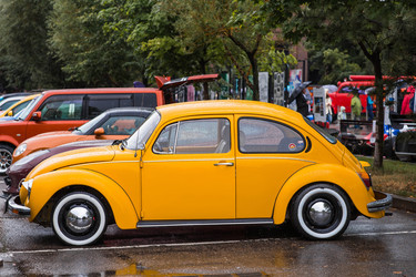 РОССИЯ, МОСКВА - 12 июля 2026 г.: Ретро-автомобили Volkswagen в Музее ретро-автомобилей в Москве, на территории завода «Арма» - PhotoJuli
