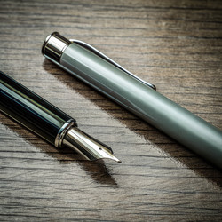 Классические весы Penrz Standard Scale с элегантным дизайном на деревянной основе. Генеративный ИИ - RomanZ