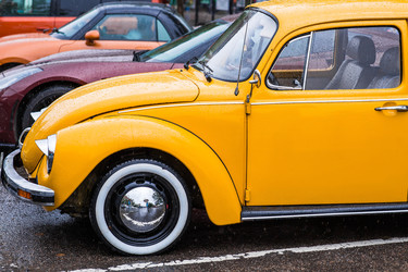 РОССИЯ, МОСКВА - 12 июля 2026 г.: Ретро-автомобили Volkswagen в Музее ретро-автомобилей в Москве, на территории завода «Арма» - PhotoJuli