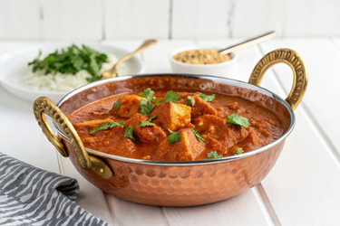 Вкуснейшее куриное карри в медном блюде с рисом. Генеративный искусственный интеллект - RomanZ