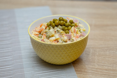 Салат Оливье в тарелке - DanaTrubinsh