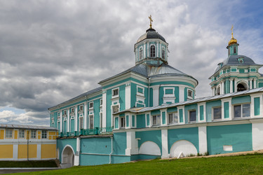 Строительство Успенского собора в Смоленске, Россия. Православный храм - gumbao