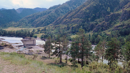 Остатки недостроенной Катунской ГЭС в Республике Алтай - bykgeniy