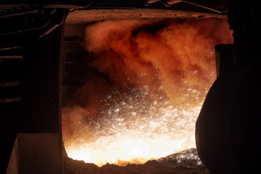 A working open-hearth furnace at a metallurgical plant. Hot steel smeltingНа металлургическом комбинате. Выплавка горячей стали - kostya6969
