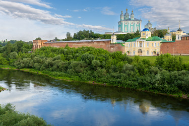 Крепостная стена Смоленского Кремля и Успенский собор, Россия - gumbao