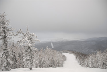 Горнолыжный комплекс «Горный воздух» зимой. Сахалин. View of the ski complex "Gorny Vozduh". Sakhalin. (marka) - marka