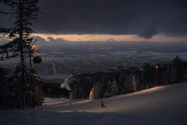 Горнолыжный комплекс «Горный воздух» зимой. Сахалин. View of the ski complex "Gorny Vozduh". Sakhalin. (marka) - marka