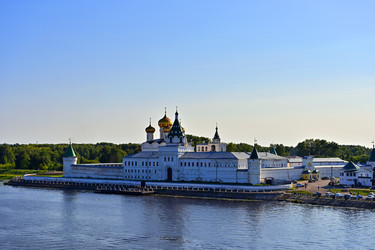 Вид на Ипатьевский монастырь с моста в Костроме - Mishell