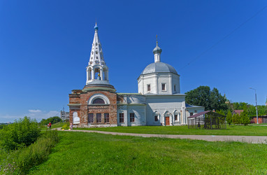 Собор Троицы Живоначальной на Соборной горе. Серпухов, Россия. Солнечный день в июле - Wombat
