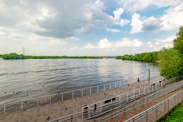 Парк на набережной канала имени Москвы микрорайоне Водники. Долгопрудный - IgorRozhkov