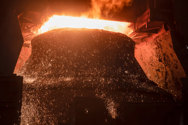 A working open-hearth furnace at a metallurgical plant. Hot steel smeltingНа металлургическом комбинате. Выплавка горячей стали - kostya6969