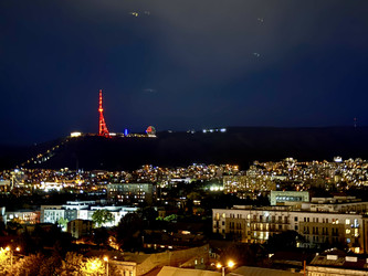 Огни ночного города, Центр Тбилиси, Грузия - OlgaK