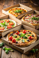 Разнообразие вкусных пицц, разложенных в коробках на деревянном столе. Генеративный ИИ - RomanZ