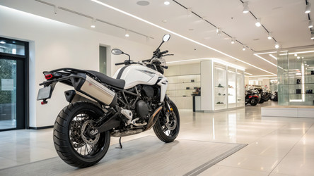 Роскошная демонстрационная витрина мотоцикла Triumph Tiger с использованием генеративного искусственного интеллекта - RomanZ
