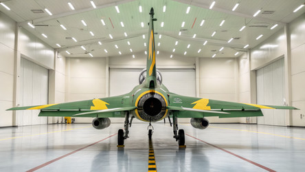 Самолеты тайской армии представлены в просторном выставочном зале. Генеративный искусственный интеллект - RomanZ