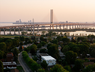 Вантовый мост через реку Святого Лаврентия на рассвете недалеко от Монреаля и Броссара, Канада - EOS_Canon