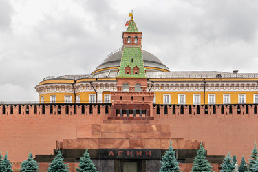 Главный вход в Мавзолей В.И. Ленина, расположенный на Красной площади напротив Кремля - oleg_yurga
