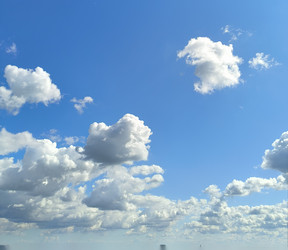 Абстрактный фон: голубое небо и белые облака. Обои. Abstract background: blue sky and white clouds. Wallpaper - mrina
