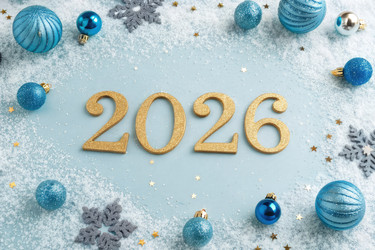 Золотые украшения 2026 года в окружении синих орнаментов и искусственного интеллекта, генерирующего снег - RomanZ