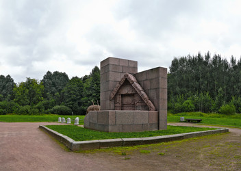 Летняя панорама памятника «Шалаш»  в Сестрорецком Разливе, Санкт-Петербург, Россия - Prokrida