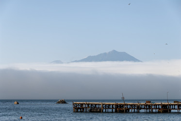 На фоне вулкана Богдан Хмельницкий. Рыбаки. Итуруп. On the background of the volcano Bogdan Khmelnitsky. Ribaki. Iturup. (marka) - marka