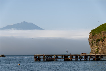 На фоне вулкана Богдан Хмельницкий. Рыбаки. Итуруп. On the background of the volcano Bogdan Khmelnitsky. Fishermen. Iturup. (marka) - marka