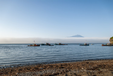 На фоне вулкана Богдан Хмельницкий. Рыбаки. Итуруп. On the background of the volcano Bogdan Khmelnitsky. Ribaki. Iturup. (marka) - marka