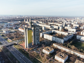 Вид с дрона на башню «Генекс» у Западных ворот Белграда, район Новый Белград, Сербия. Европа - EOS_Canon