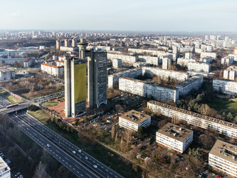 Вид с дрона на башню «Генекс» у Западных ворот Белграда, район Новый Белград, Сербия. Европа - EOS_Canon