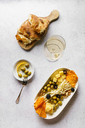 Тарелка с сыром и оливками - JuliaLavleis