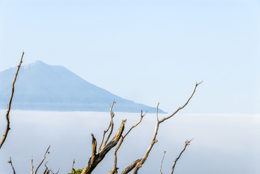 Вид на вулкан Богдан Хмельницкий. Итуруп. View of the volcano Bogdan Khmelnitsky.. Iturup. (marka) - marka