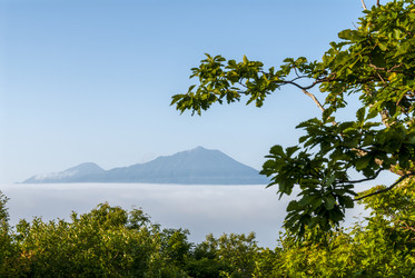 Вид на вулкан Богдан Хмельницкий. Итуруп. View of the volcano Bogdan Khmelnitsky.. Iturup - marka