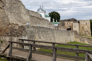 Россия. Изборск. Виды Изборской крепости. Russia. Izborsk. Views of the Izborsk Fortress - ffoto-graff