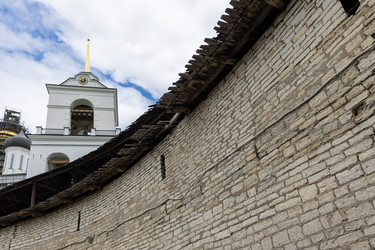 Россия. Псков. Вид на архитектуру Псковского кремля. Russia. Pskov. View of the architecture of the Pskov Kremlin - ffoto-graff