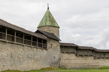 Россия. Псков. Вид на архитектуру Псковского кремля.

Russia. Pskov. View of the architecture of the Pskov Kremlin - ffoto-graff