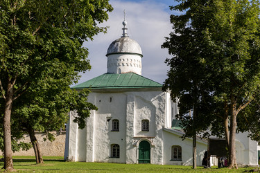 Россия. Изборск. Виды Изборской крепости. Никольский собор. Russia. Izborsk. Views of the Izborsk Fortress. Nikolsky Cathedral - ffoto-graff