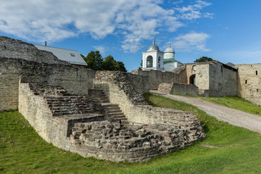 Россия. Изборск. Виды Изборской крепости. Russia. Izborsk. Views of the Izborsk Fortress - ffoto-graff