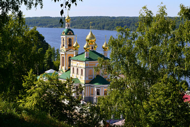 Вид на церковь Воскресения Христова в городе Плес с высокого берега - Mishell