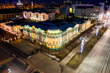 Екатеринбург, Россия. Дом Севастьянова. Центральная улица города — Проспект Ленина. Ночной город ранней весной. Вид сверху - NikitaMaykov