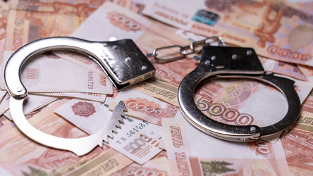На российских банкнотах номиналом 5000 рублей лежат серебряные наручники - AntonSAN